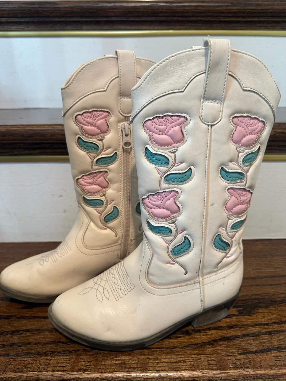 Girls' Cat & Jack Cream Western Boots with Pink Roses sz 13